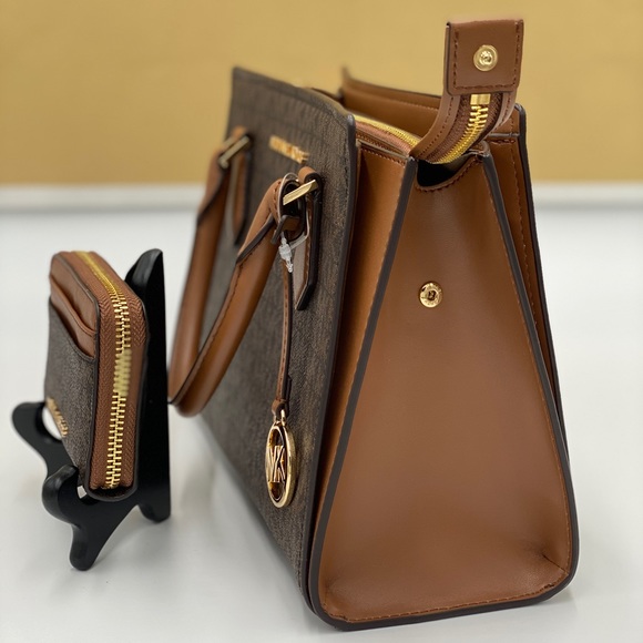 MICHAEL KORS HOPE MD MESSENGER & MD ZA CARD CASE - Picture 7 of 16